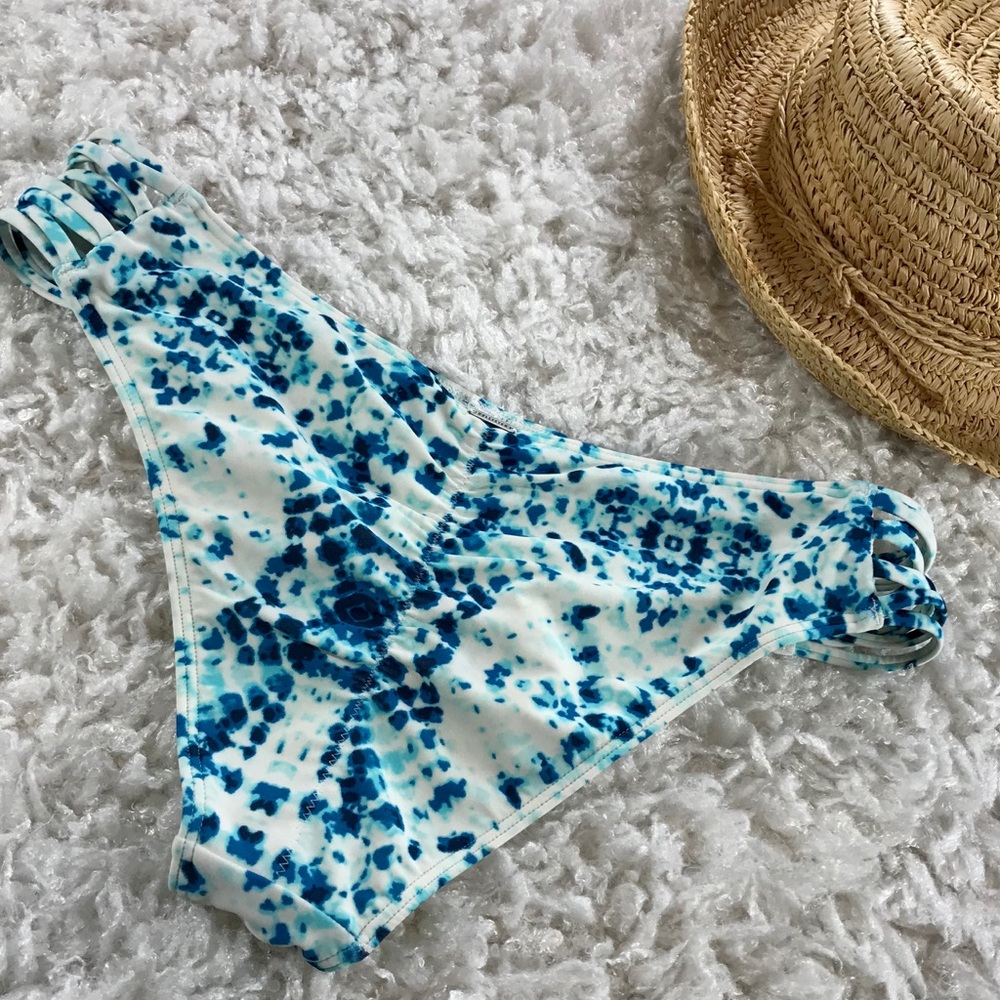 🛍3 FOR$25- HOLLISTER- TIE DIED BIKINI BOTTOMS